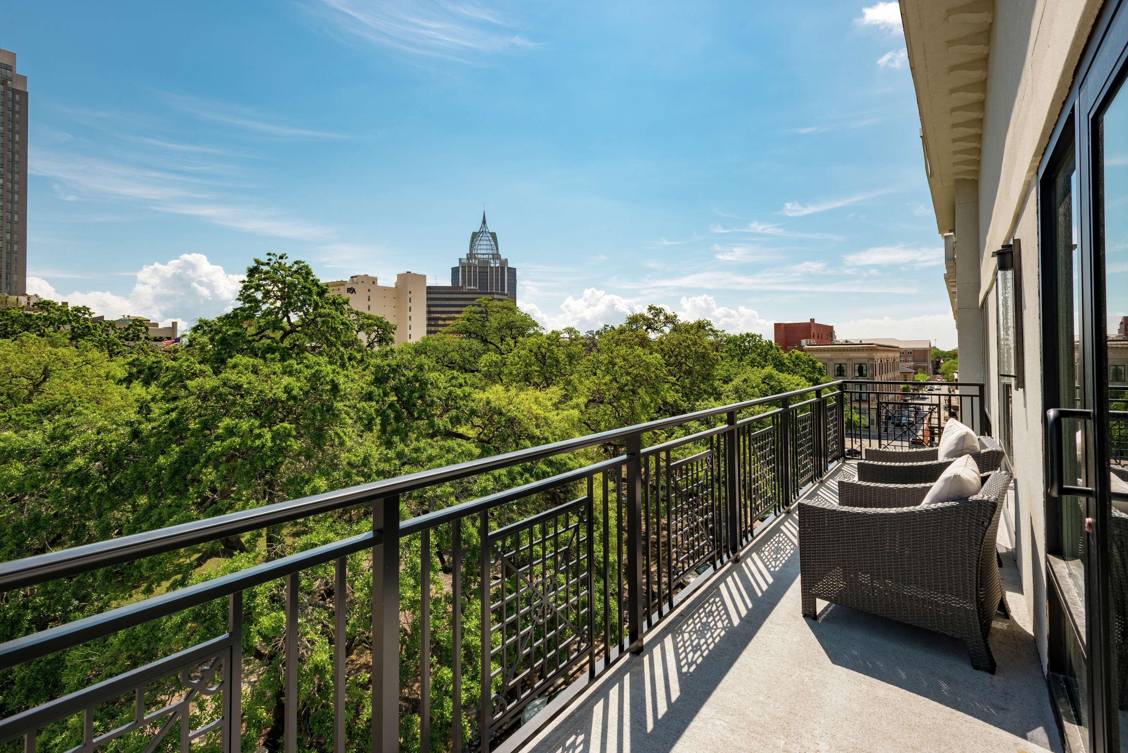 Hilton Garden Inn Mobile Downtown Exterior photo