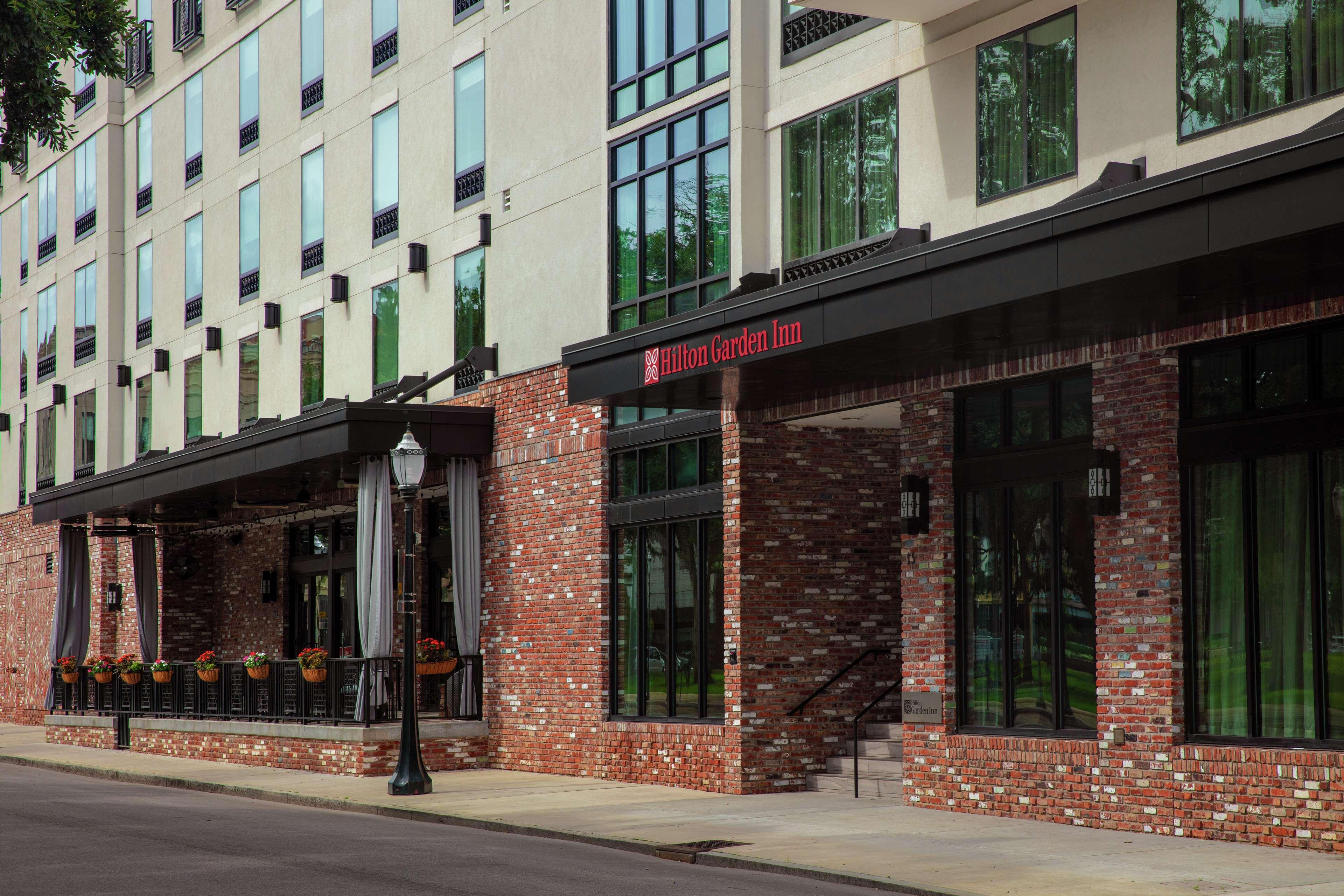 Hilton Garden Inn Mobile Downtown Exterior photo