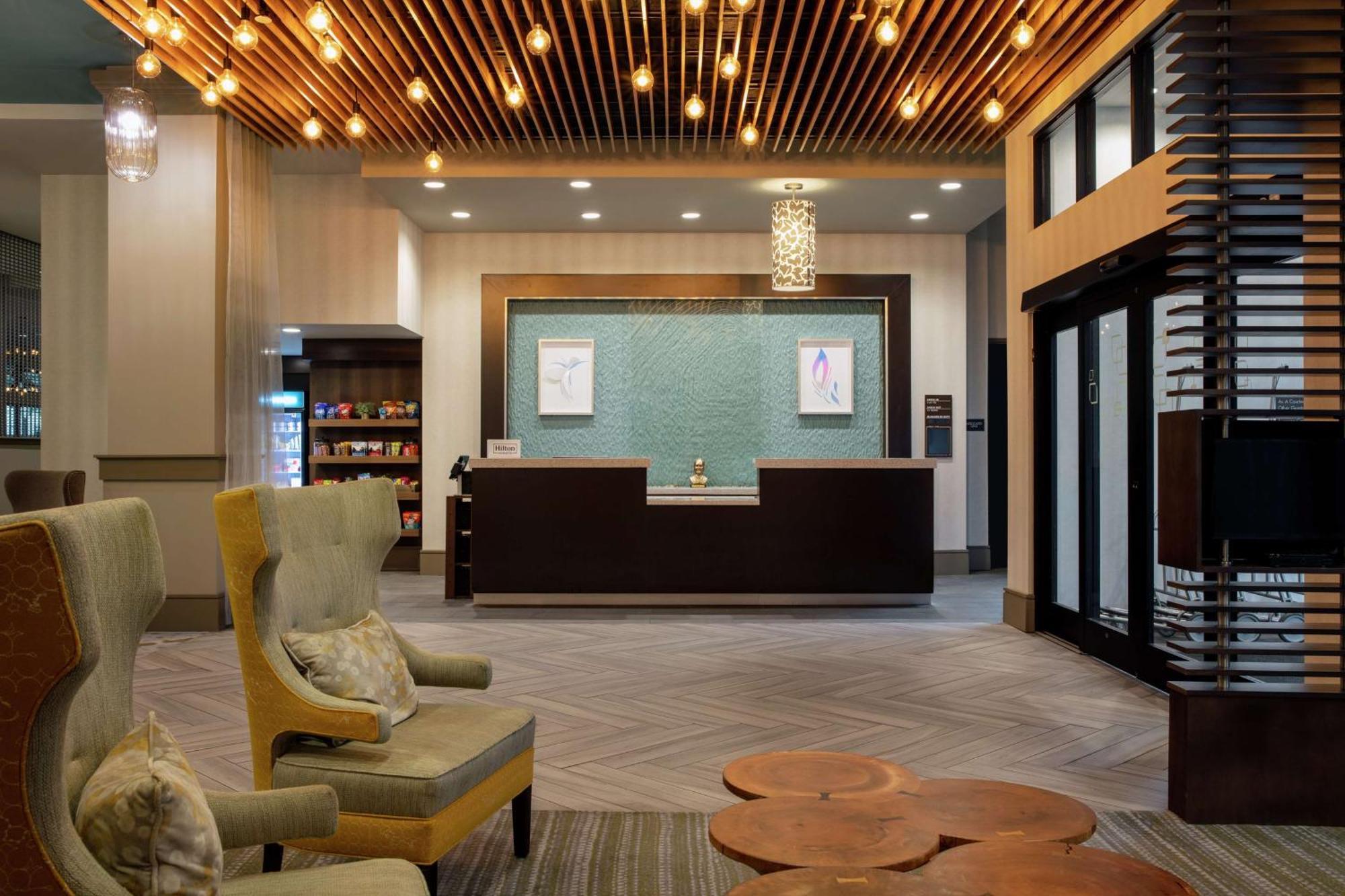 Hilton Garden Inn Mobile Downtown Exterior photo