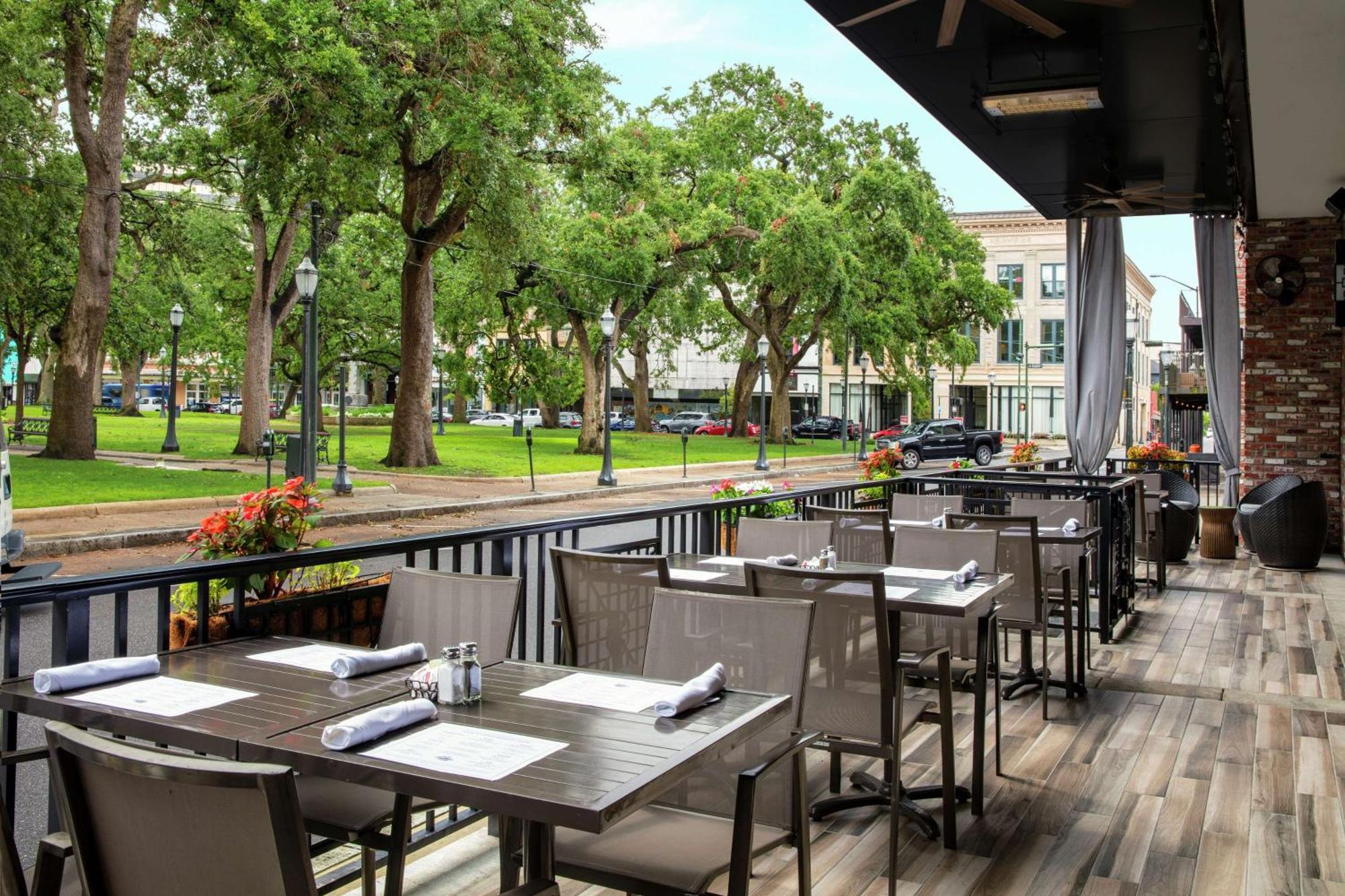 Hilton Garden Inn Mobile Downtown Exterior photo